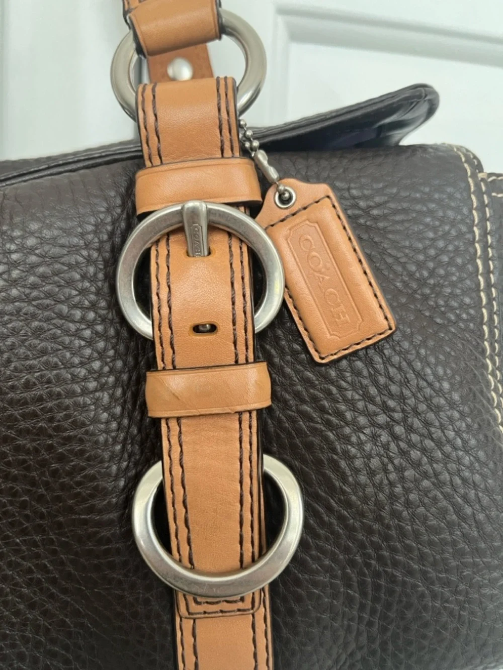Coach Chelsea Satchel in pebbled leather - Picture 2 of 10
